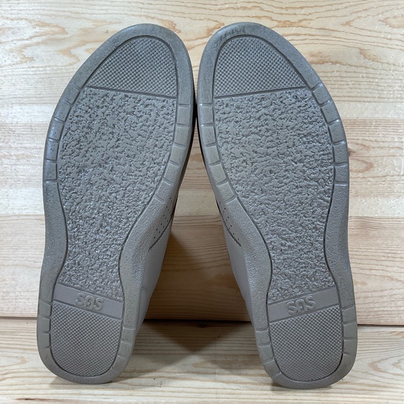 SAS Me Too Leather Walking Shoes
Double Strap Hook/Loop
Women’s 8 M Medium
Beige - Picture 8 of 9